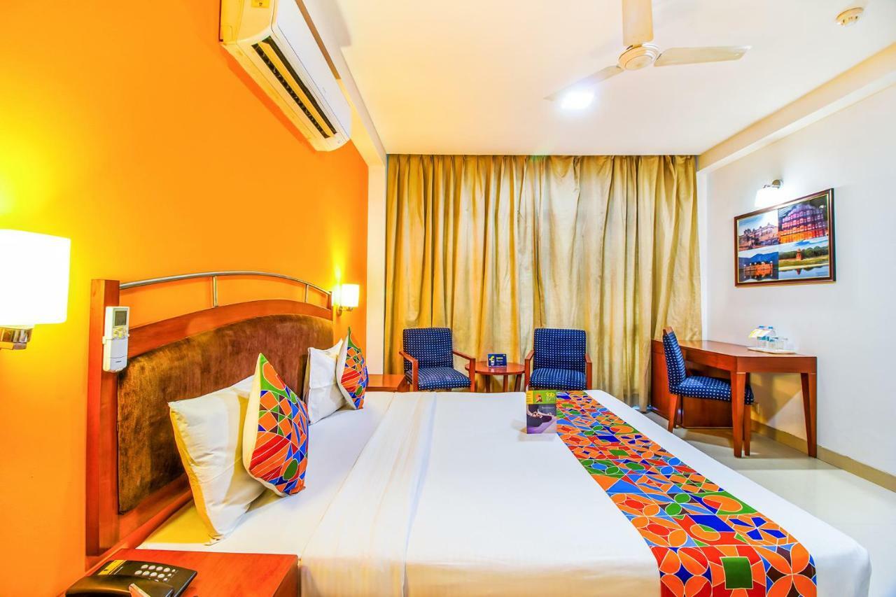 Fabhotel Divine Inn Yeni Delhi Dış mekan fotoğraf